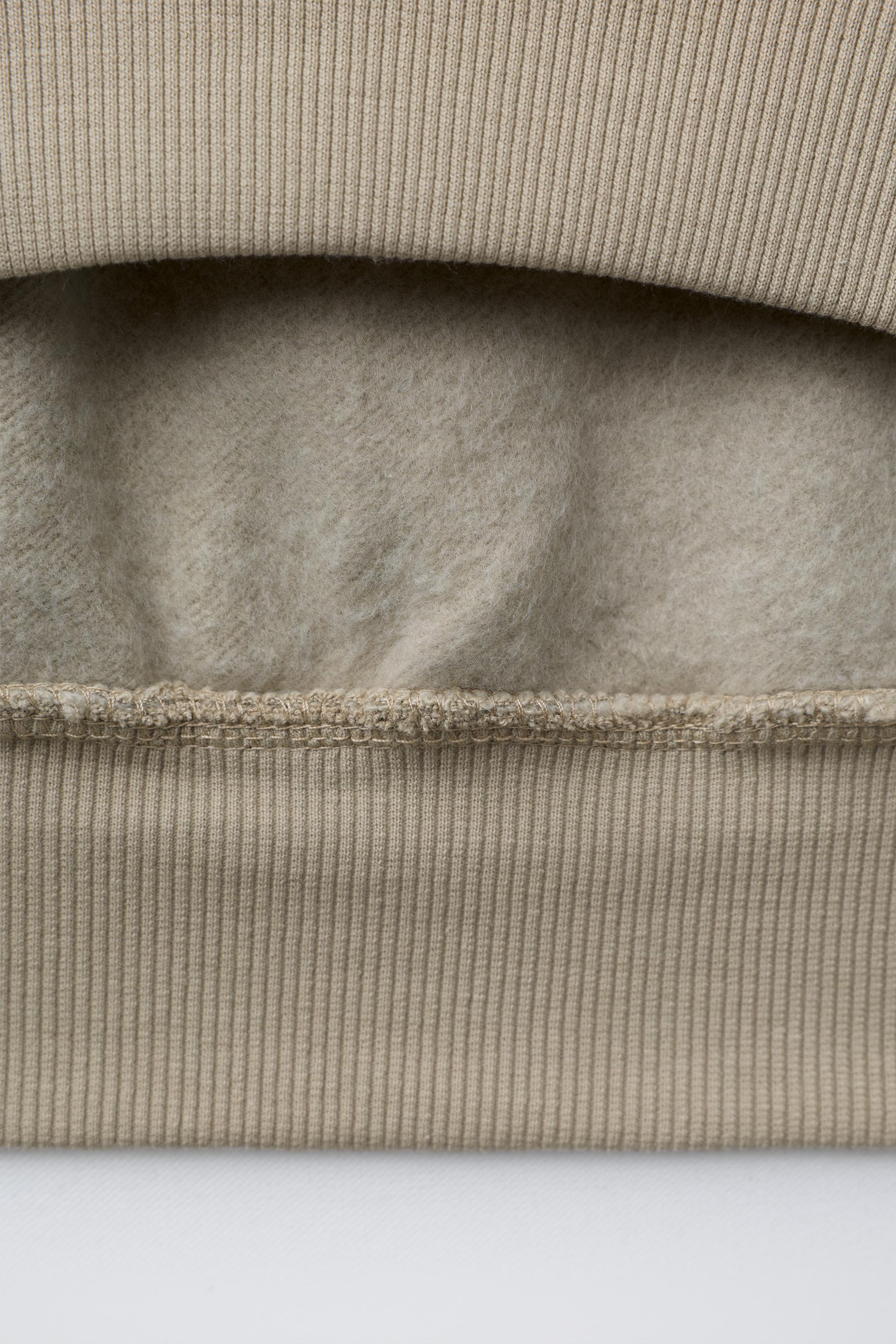 BASIC HOODED SWEATSHIRT